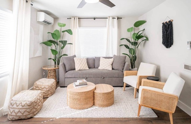 Family Friendly Home by Downtown with 3 Beds