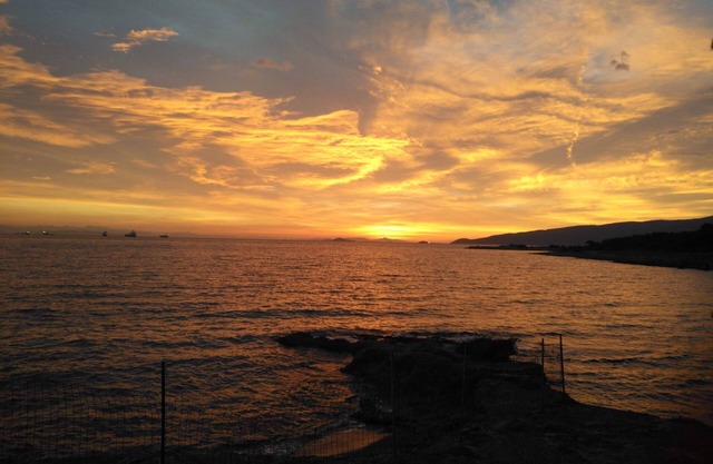 Family Friendly Home. Walk to the Beach