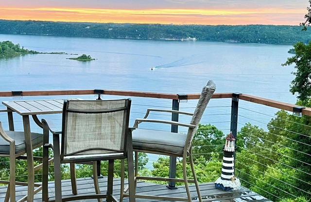 Family-Friendly House on Beaver Lake with a View!