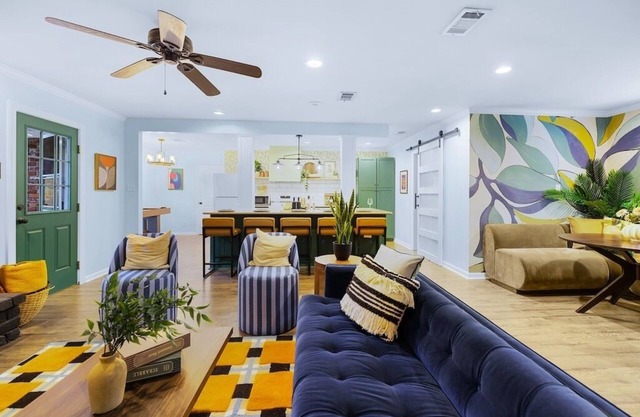 Family Friendly Island Getaway, Cowboy Pool, 15 min to Downtown & Tybee