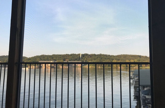 Family Friendly Lake Front Condo with great views