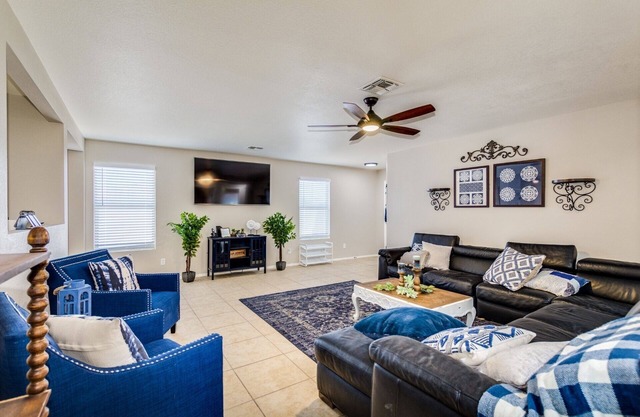 Family-Friendly Luxury ~ 1-Level Remodel, King Suite, BBQ Pergola & Golf Nearby