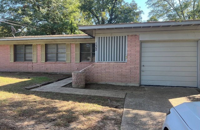 Family Friendly Mid Century Home in the heart of Texarkana TX