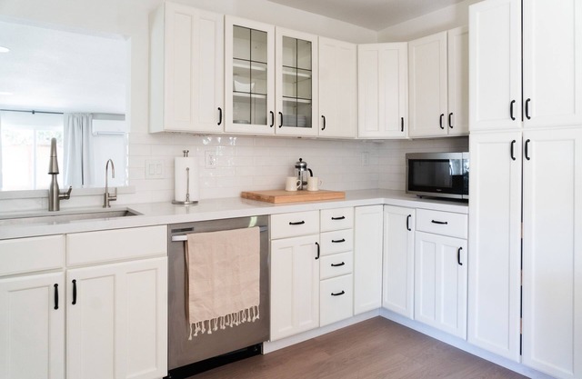 Family Friendly Modern Quiet Home Close to Downtown, Trails & Hikes. Work Remote