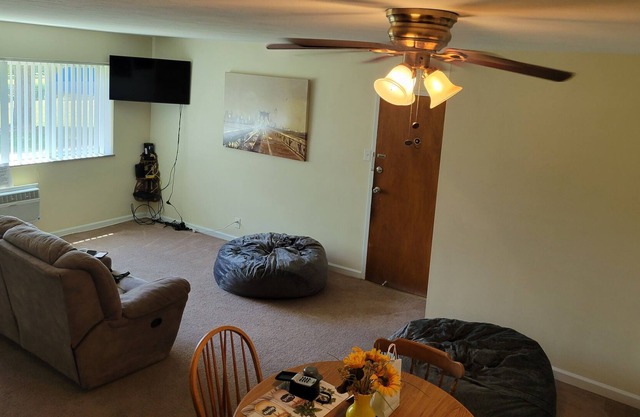 Family Friendly, Spacious Stay, with Self Check in & Garage Parking