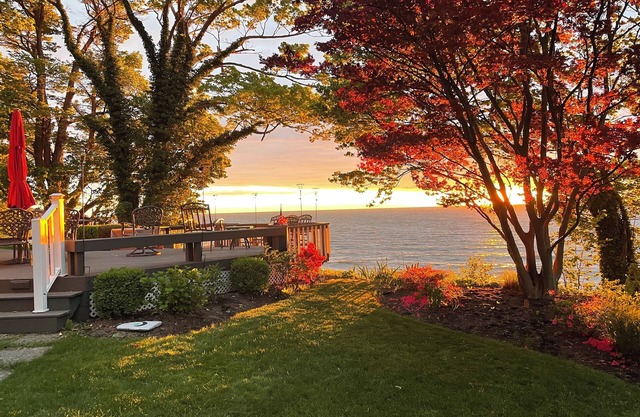 Family & Friendly, Spend Thanksgiving @ Lakefront Home in Wine Country