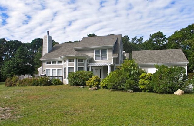 Family Friendly Townhouse with Central Air and Private Deck (No Pets Allowed)