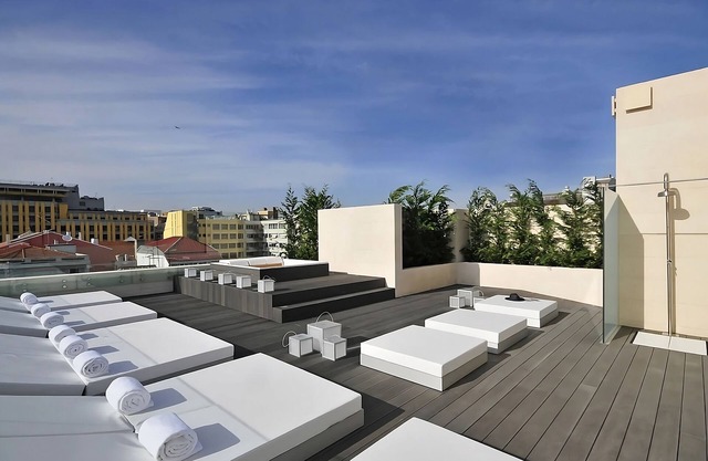 Family-Friendly Unit at Altis Prime, Near Attractions! Onsite Jacuzzi!