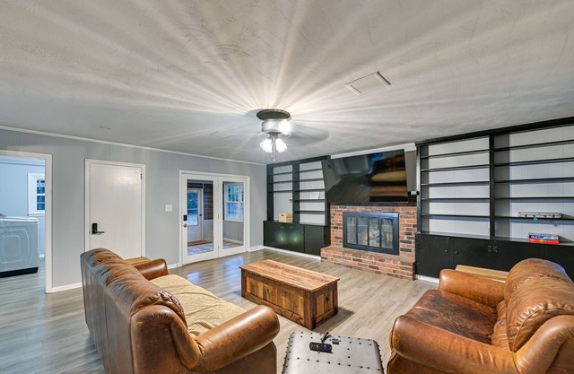 Family-Friendly Versailles House: 12 Mi to UK!