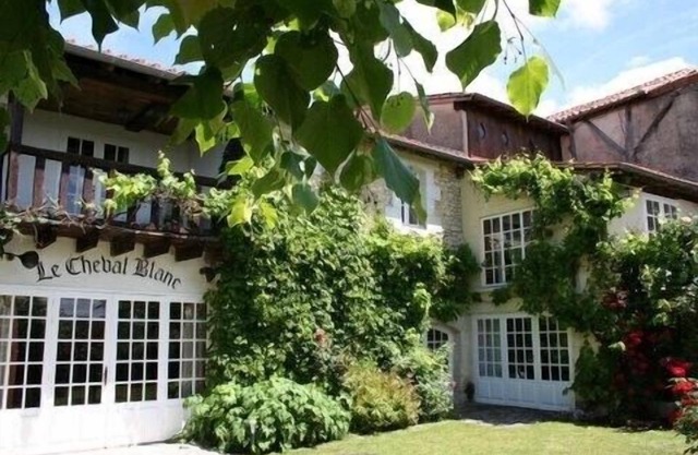 Family friendly, very comfortable house with private pool. Dordogne