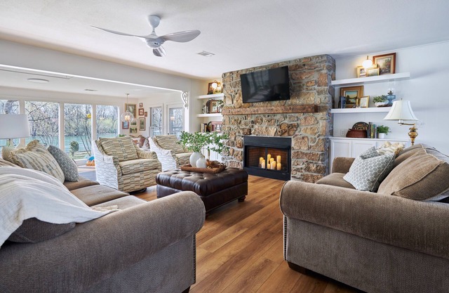 Family Friendly - Walk to Winkley Shoals and Dining - Five Minutes to Lake!