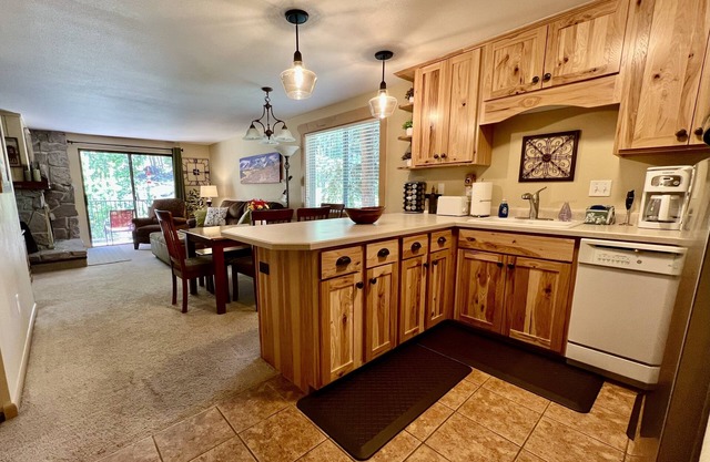 Family friendly Winter Park Condo on free bus route. Perfect for ski vacation!