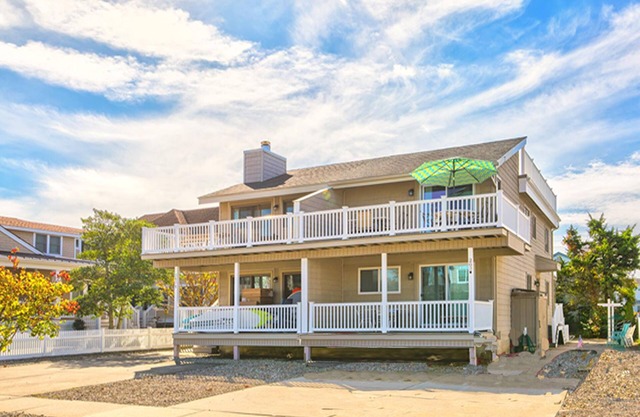 Family Fun at the Shore! Walk to Beach, Bay, Town!