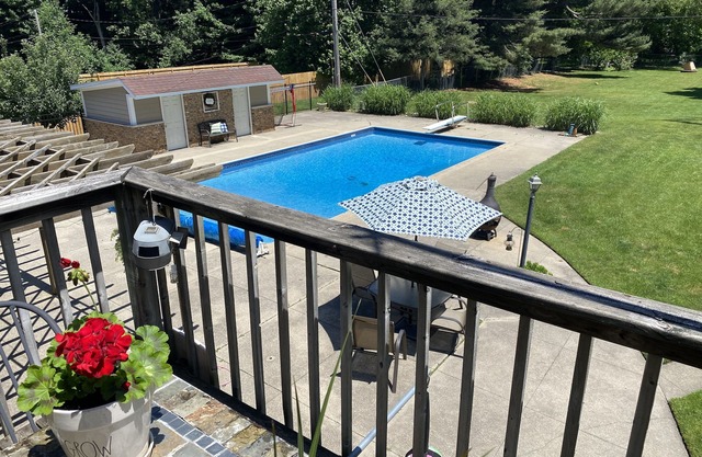 Family Fun, Clean Home with POOL. Perfect Notre Dame weekend destination!
