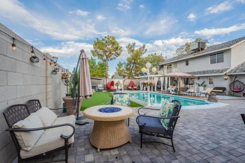 Family Fun House with FREE Heated Pool & Hot Tub & Game Room & Mini Golf in Chandler