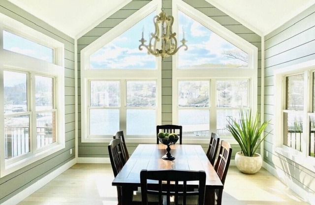 Family Fun - Private Dock, Movie Room, and Calm Water!