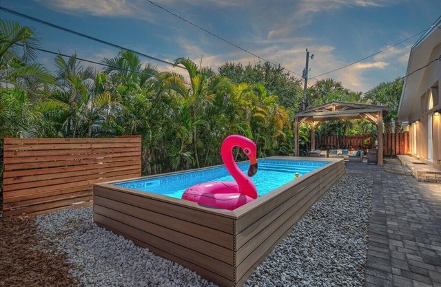 Family Fun-5B -Heated Modern Pool- Game Room - 2 Mins Beach-Short Orlando Drive