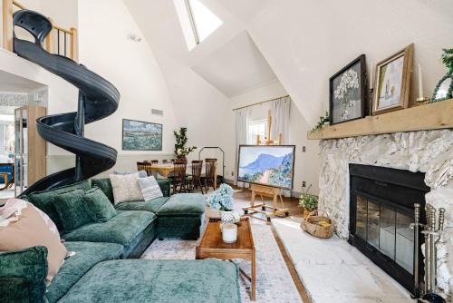 Family Getaway Foxwood Cottage in Star Valley!