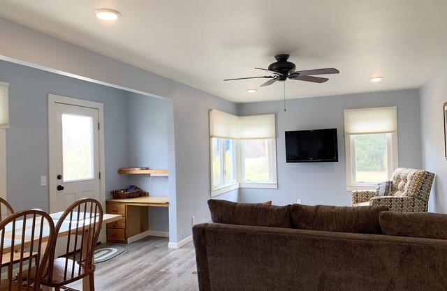 Family Getaway, Minutes away from Leland, Lake Leelanau, Suttons Bay