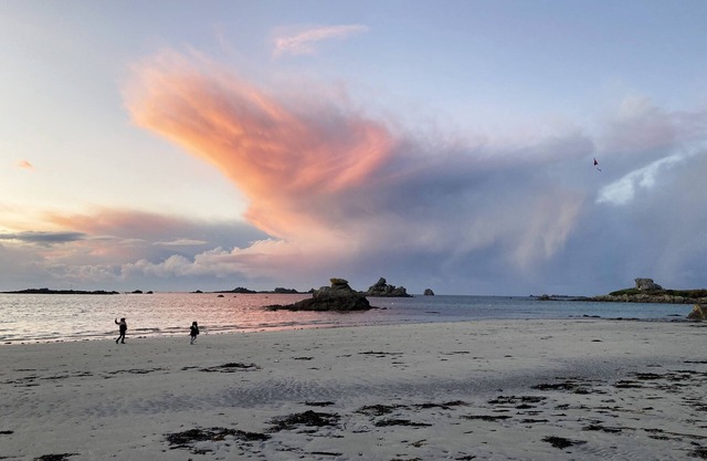 Family home 300m from the sea, with swimming pool