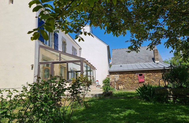 Family home for 6 people 15 minutes away from Döelan