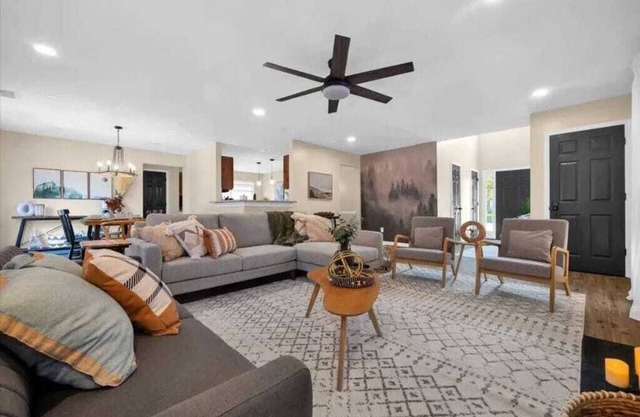 Family Home w BBQ, GameRm & Fire pit/Pet Friendly