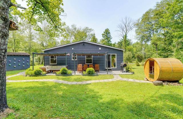 Family Home w/Outdoor Oasis in Hudson Valley