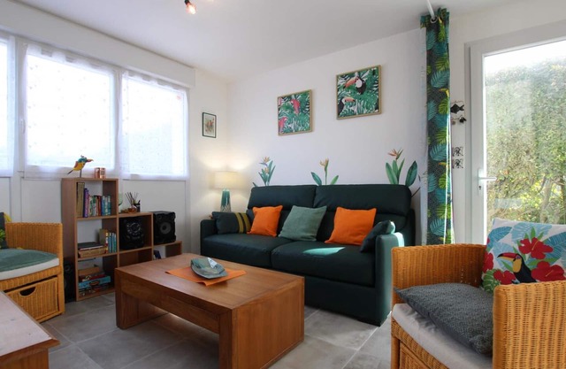 Family house near the beach with garden and pets allowed