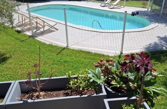 Family house with swimming pool 6 bedrooms near Avignon