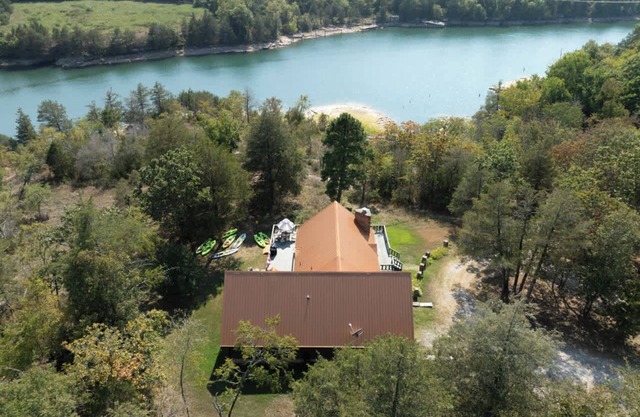 Family Lake Front Home, Kayaks, Propane Fire pit