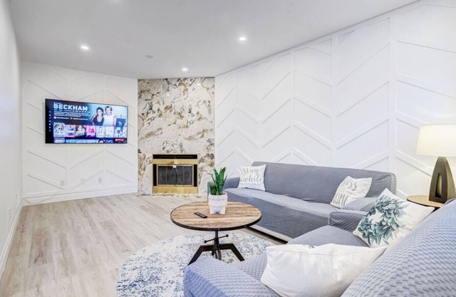 Family Lounge: 4BR, Crib & Patio BBQ