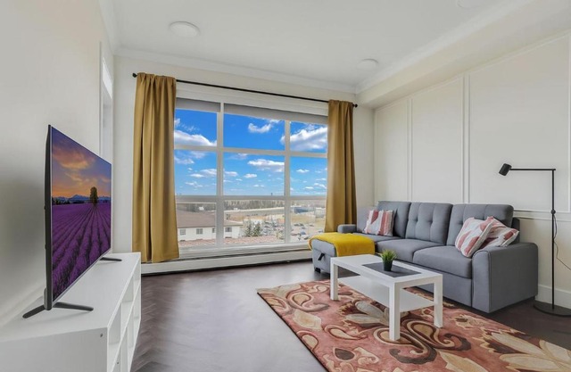 Family Modern 2BR Condo with City View, DT, Balcony, Free Parking & In-Suite Laundry!