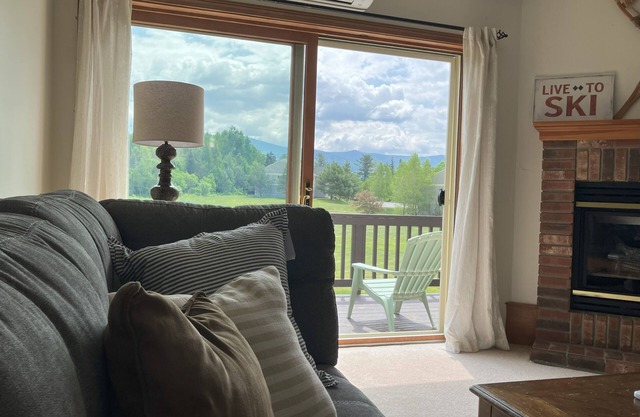 Family Paradise Welcoming 3-bedroom condo with AC in charming White Mountains