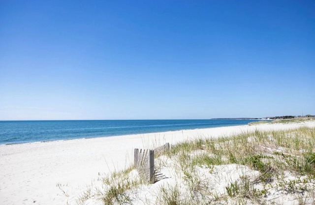 Family-Ready Room with Endless Beach and Pool Joy | 2 Relaxing Rooms