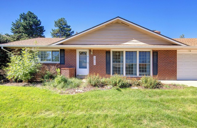 Family Retreat! Quiet - ☀By Denver & Mountains☀, New Hot Tub! Sleeps 12!