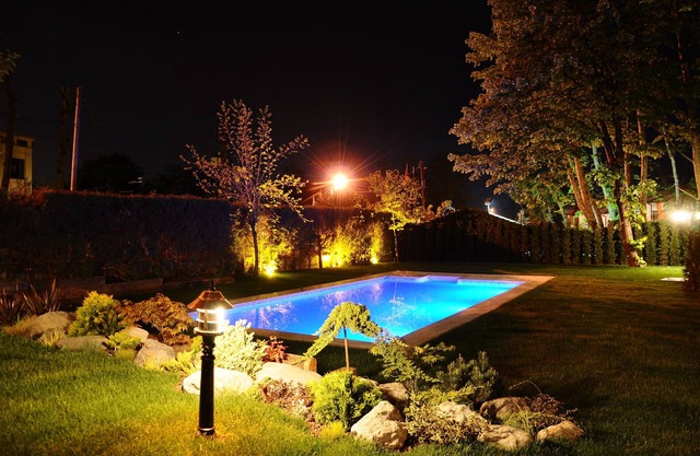 Family-size villa with swimming pool 10 minutes to the lake and 6 km to Maşukiye