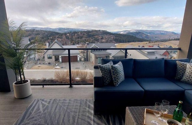 Family Sized Modern Farmhouse Luxury w/Golf Course Views. Pet-Friendly!