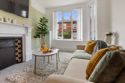 Family - Sleeps 6 - Garden - Parking