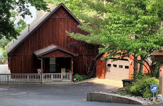 Family Vaca walk path to Barren River Lake. Kayak/Canoes/dock