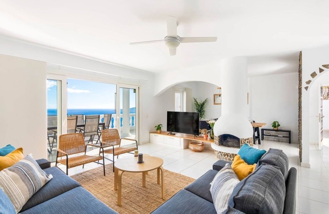 Family villa with private heated pool and ocean views