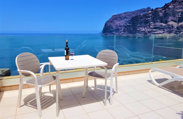 Fantastic apartment with large terrace! View of the sea and Los Gigantes.