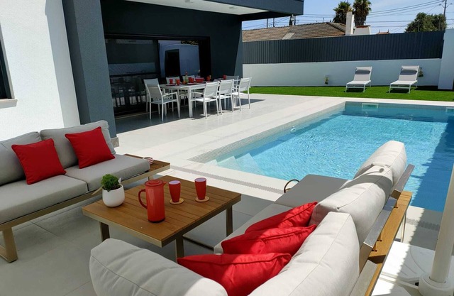 Fantastic holiday home with heated pool