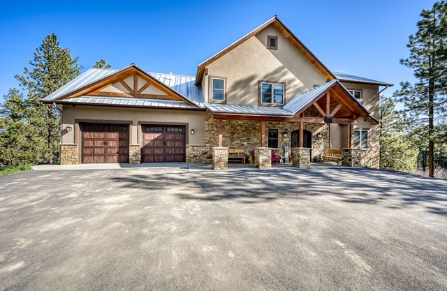 Fantastic home by outdoor activities with private hot tub, pool table & firepit