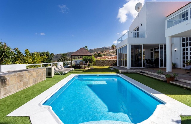 Fantastic home with amazing sea views