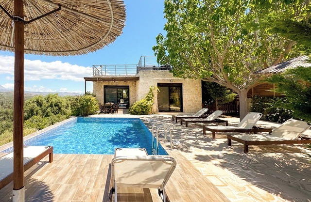 Fantastic sea view villa with heated pool & roof terrace | 6 guests