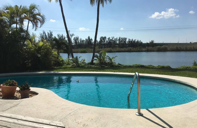 Fantastic Vacation House on Private Lake in Fort Lauderdale