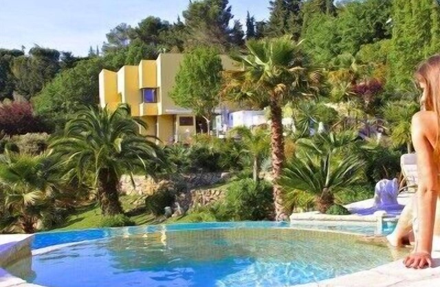 Fantastic Villa in Mougins with a super pool, 2 jacuzzis and a fantastic garden!