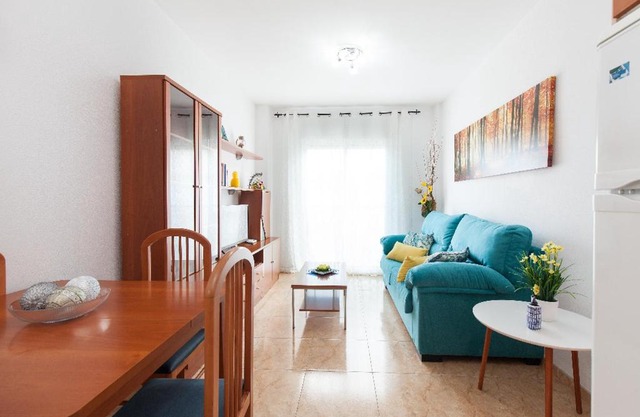 Fantastico apartamento en el centro de Roquetas, 300Mb Optic Fiber high speed internet, Smart tv