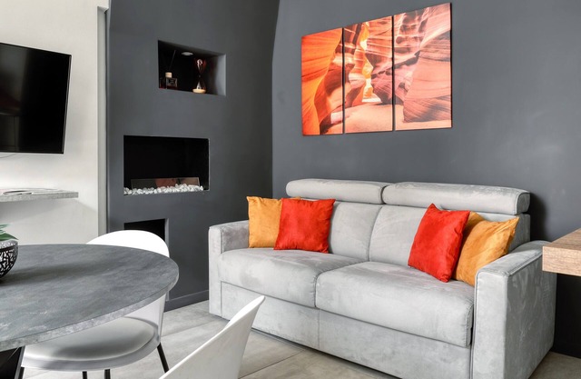Farini 74 Design Apartment – Metro M3, WiFi, AC