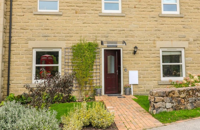 FARLEY, pet friendly, luxury holiday cottage in Matlock